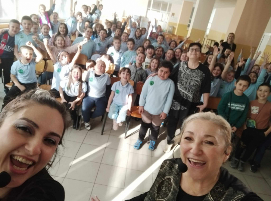 „Една история с две мишки“ зарадва ученици